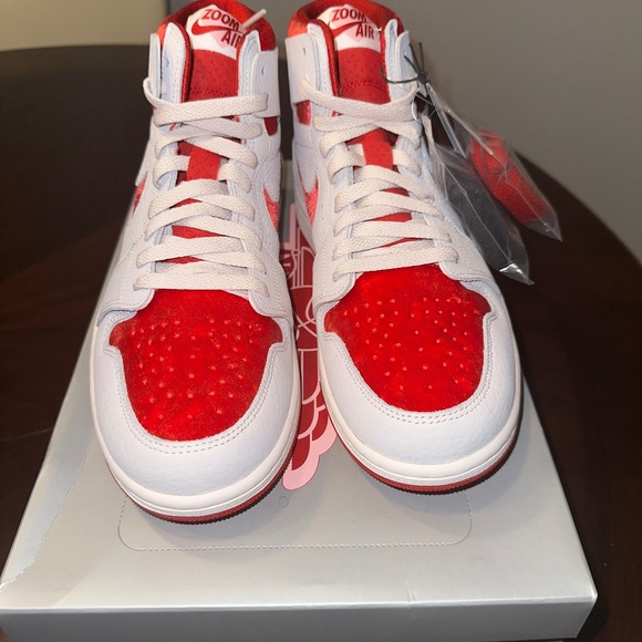 Jordan 1 Zoom CMFT 2 "Valentines Day" Women's Shoe - Picture 1 of 4